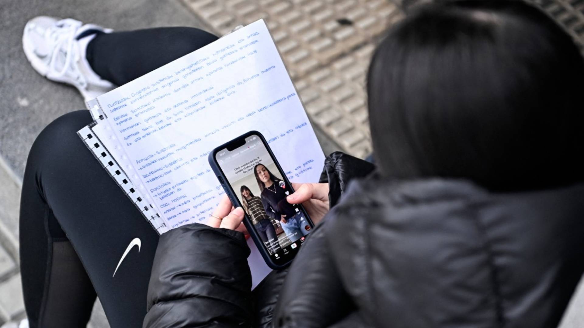 دعوى قضائية تهز "ميتا" و"تيك توك" في إيطاليا.. حراك حقوقي لحماية 3.5 ملايين طفل من الإدمان الرقمي