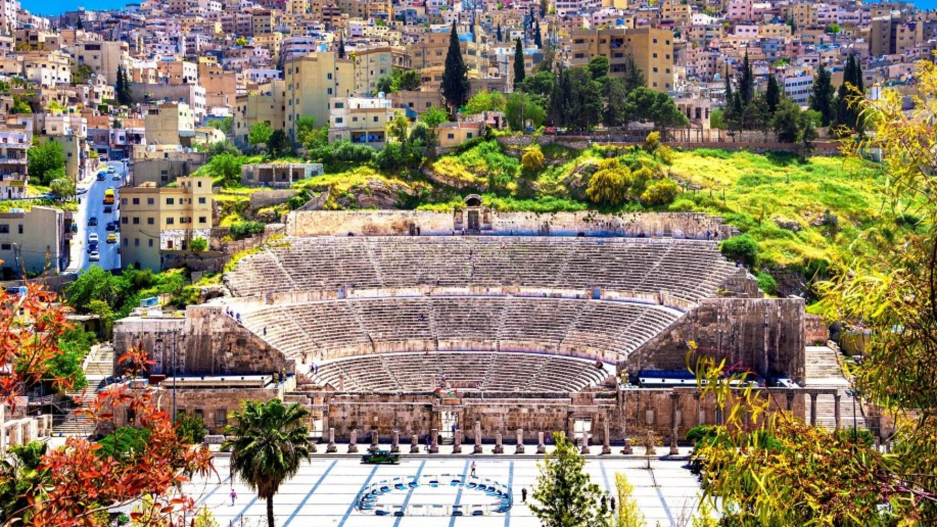 طقس العرب: ارتفاع درجات الحرارة ورياح نشطة تثير الغبار في عمان الأحد
