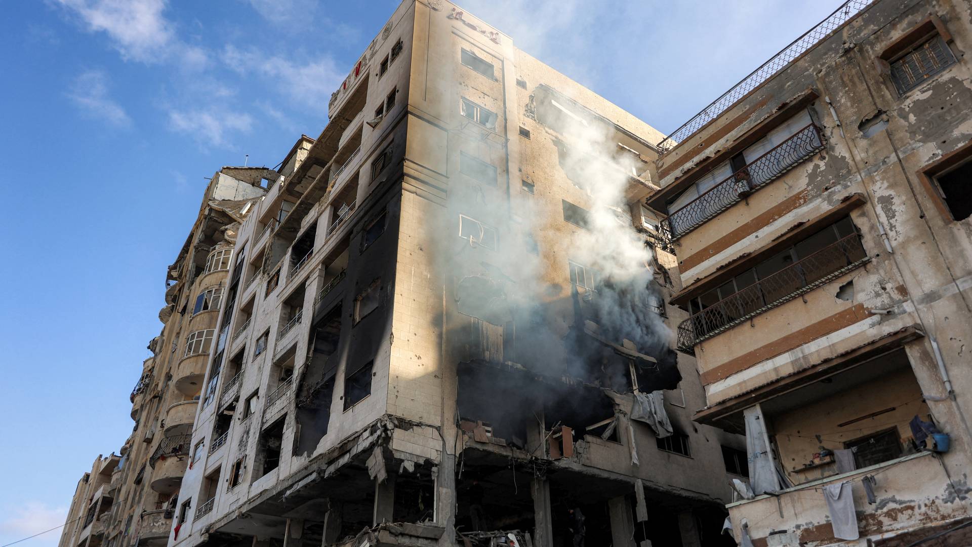 مصادر فلسطينية: شهيدان وإصابات في قصف للاحتلال على قطاع غزة