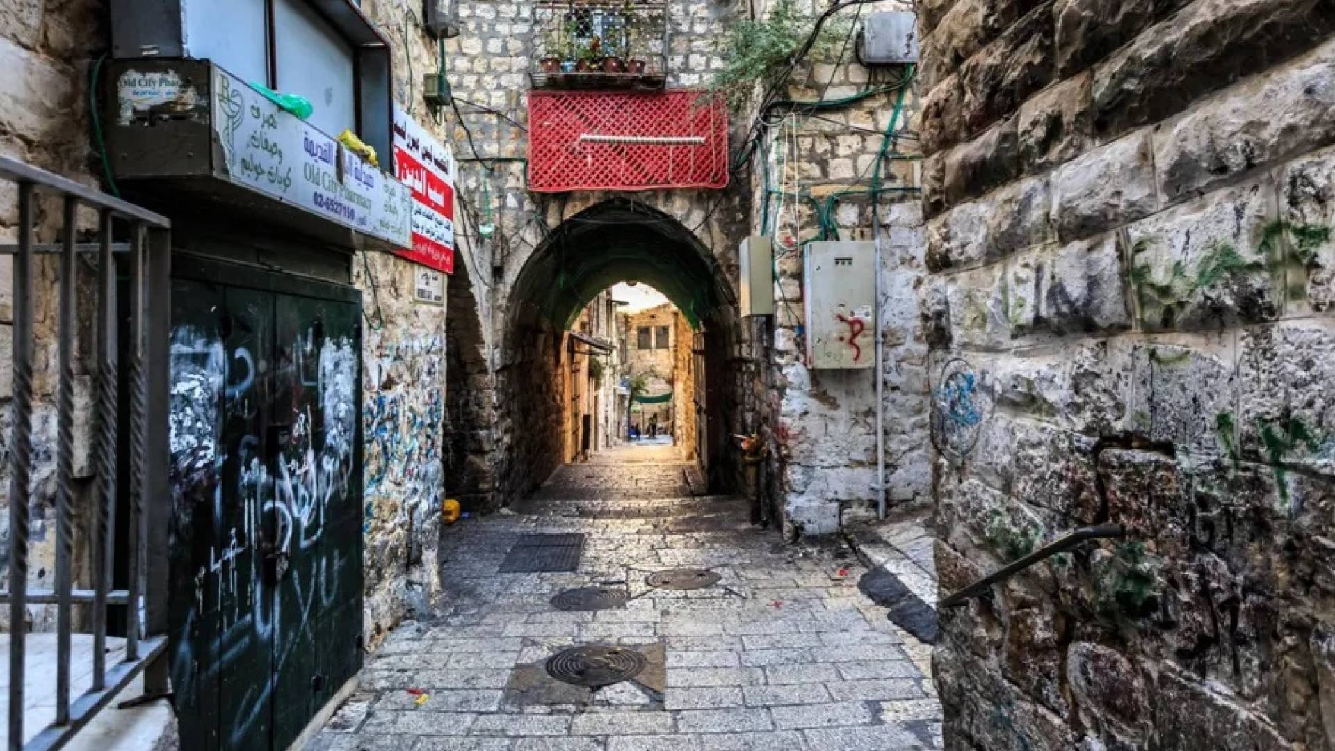 الاحتلال يصادق على مصادرة عقارات فلسطينية في "باب السلسلة" بالقدس ومنحها للمستوطنين