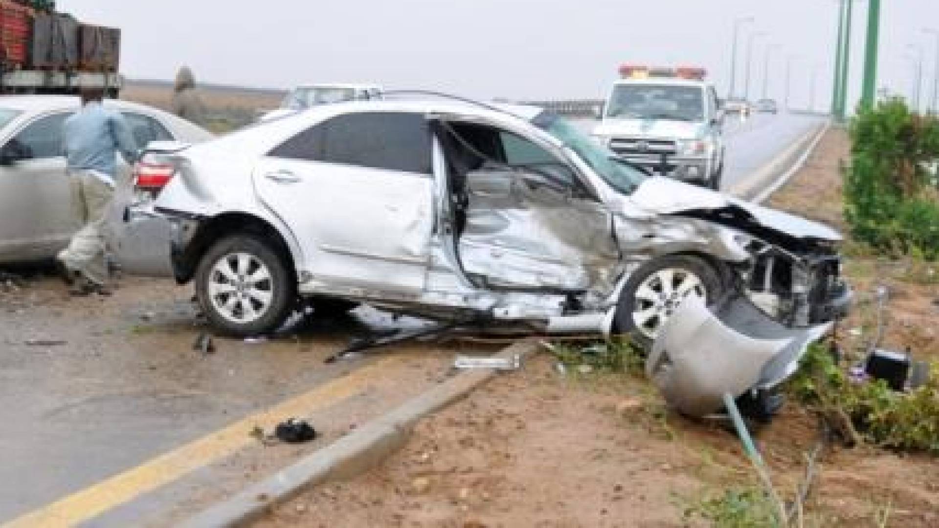 الدوريات الخارجية :وفاة سائق إثر حادث تدهور مركبة على طريق إربد – المفرق