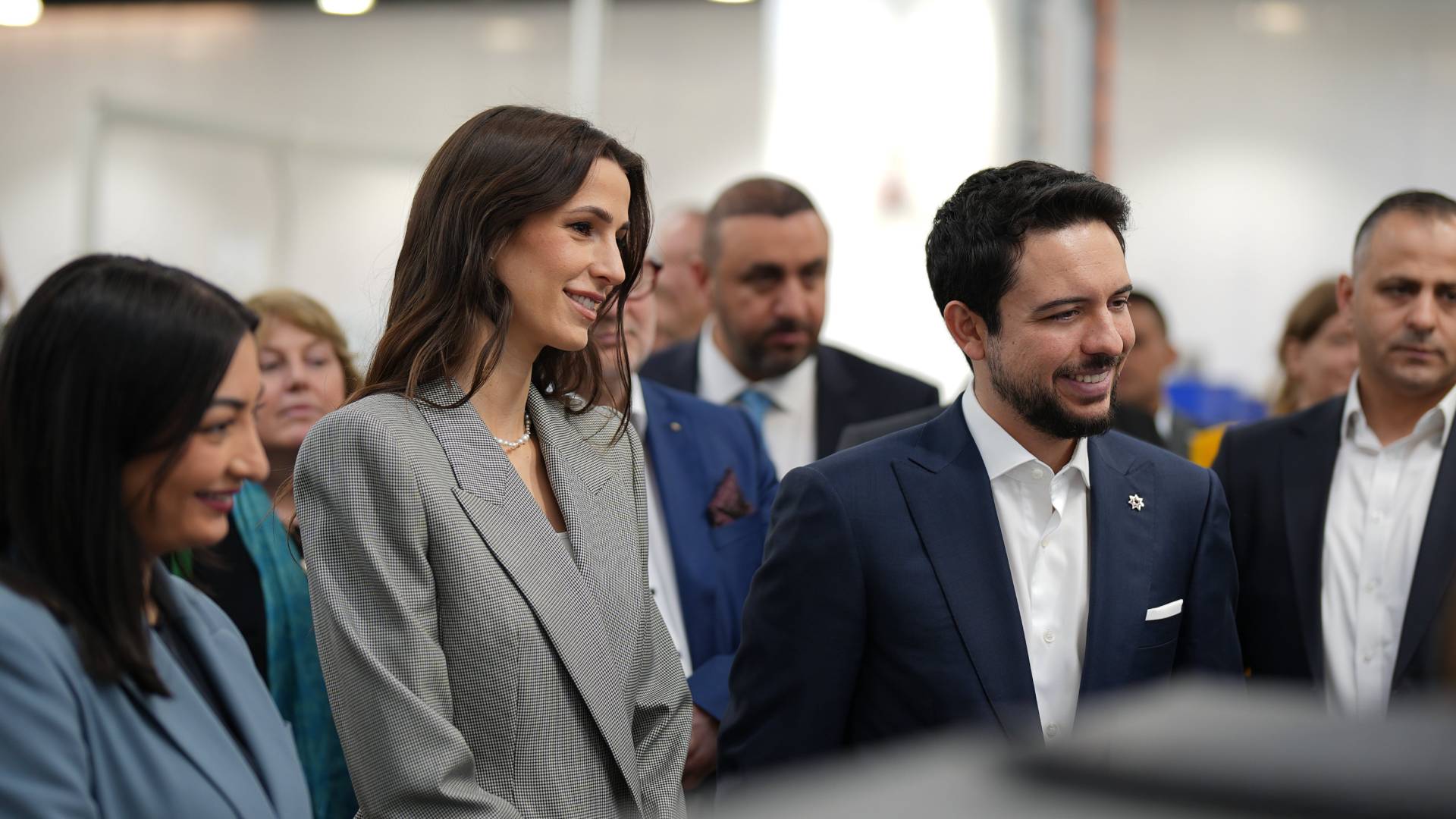 عبر إنستغرام.. ولي العهد ينشر تفاصيل زيارته والأميرة رجوة لمركز "اي بي بي" للتدريب ولقائه وزيرة ألمانية #عاجل 