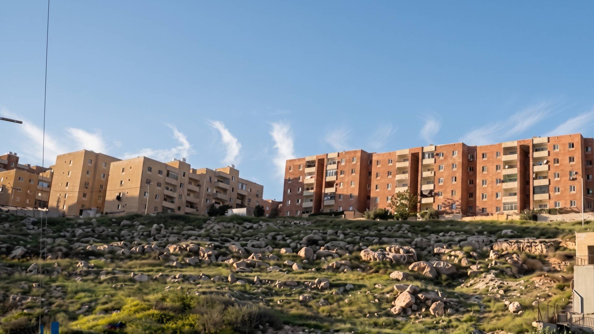 تشتت المسؤولية يغرق إسكان "سكن كريم" في أبو علندا بالمشاكل البيئية والخدماتية