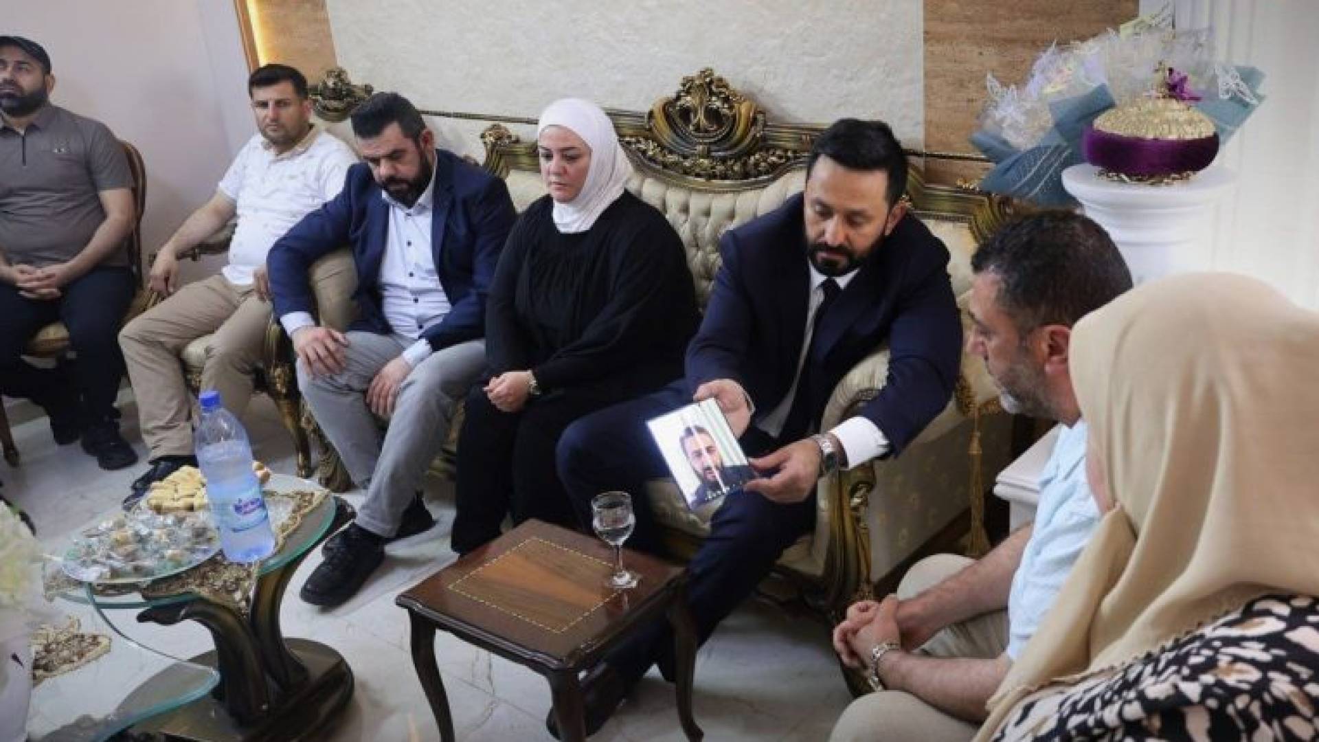 الرئيس السوري أحمد الشرع يعزي بأطفال الطبيبة رانيا العباسي