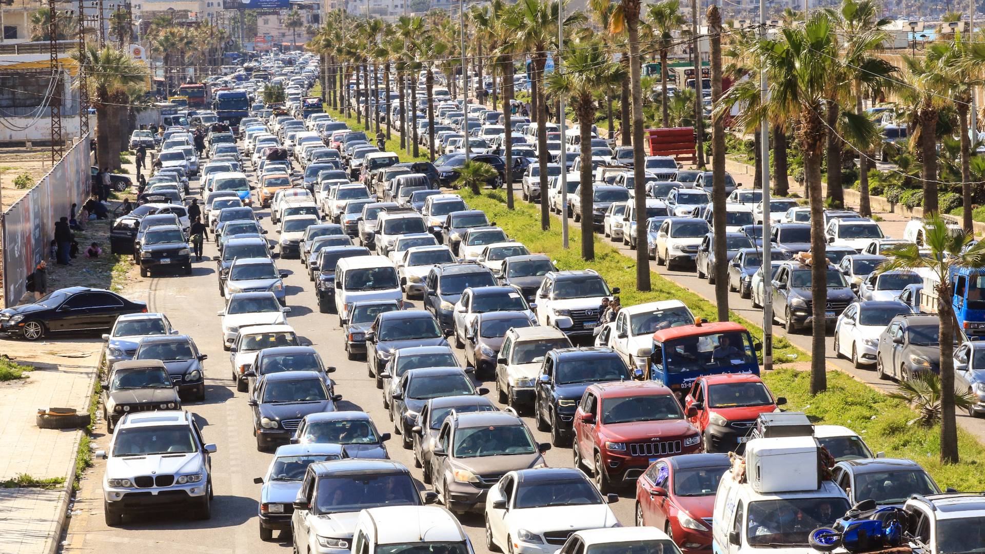 إعلام لبناني: حركة نزوح كثيفة من الضاحية الجنوبية لبيروت عقب تهديدات نتنياهو بقصفها
