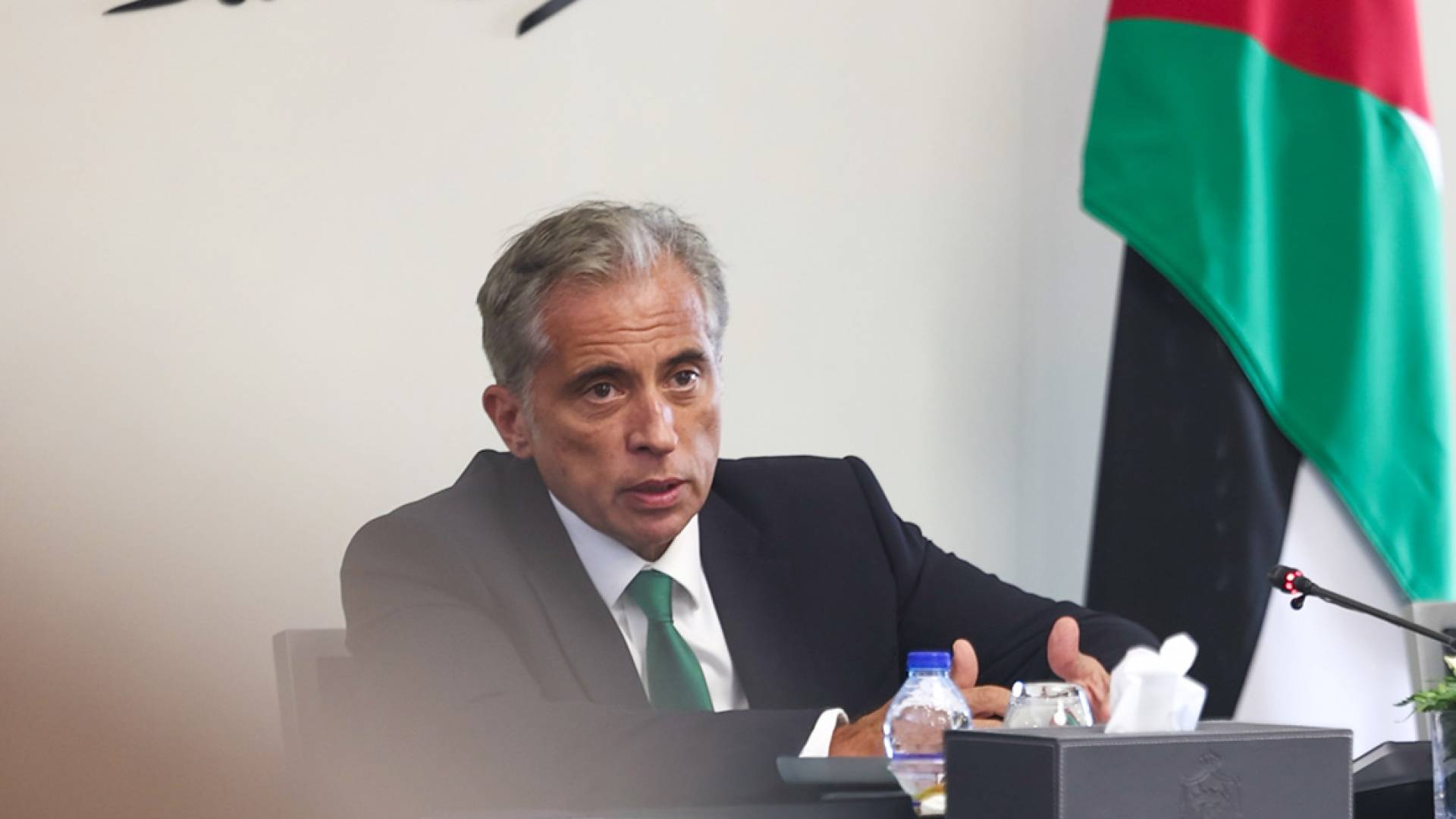 رئيس الوزراء جعفر حسان يلتقي نقيب المهندسين لتعزيز التشاور في المشاريع الاستراتيجية