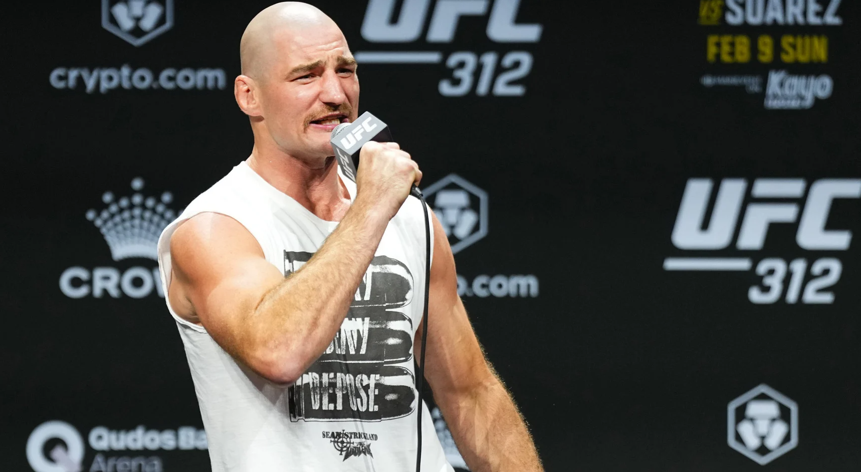 بسبب انتقاده للاحتلال.. بطل UFC يزعم منعه من دخول البيت الأبيض