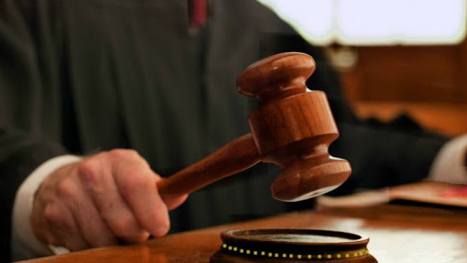 الحكم بالإعدام على شاب قتل والدته وهي نائمة نحرا في القاهرة.. تفاصيل