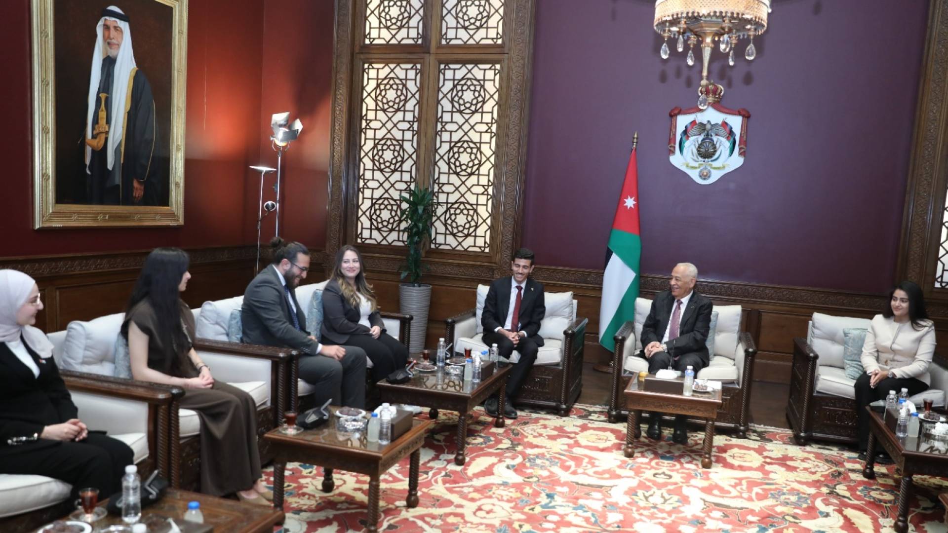 العيسيوي يلتقي وفدا من جمعية طلاب الصيدلة الأردنية