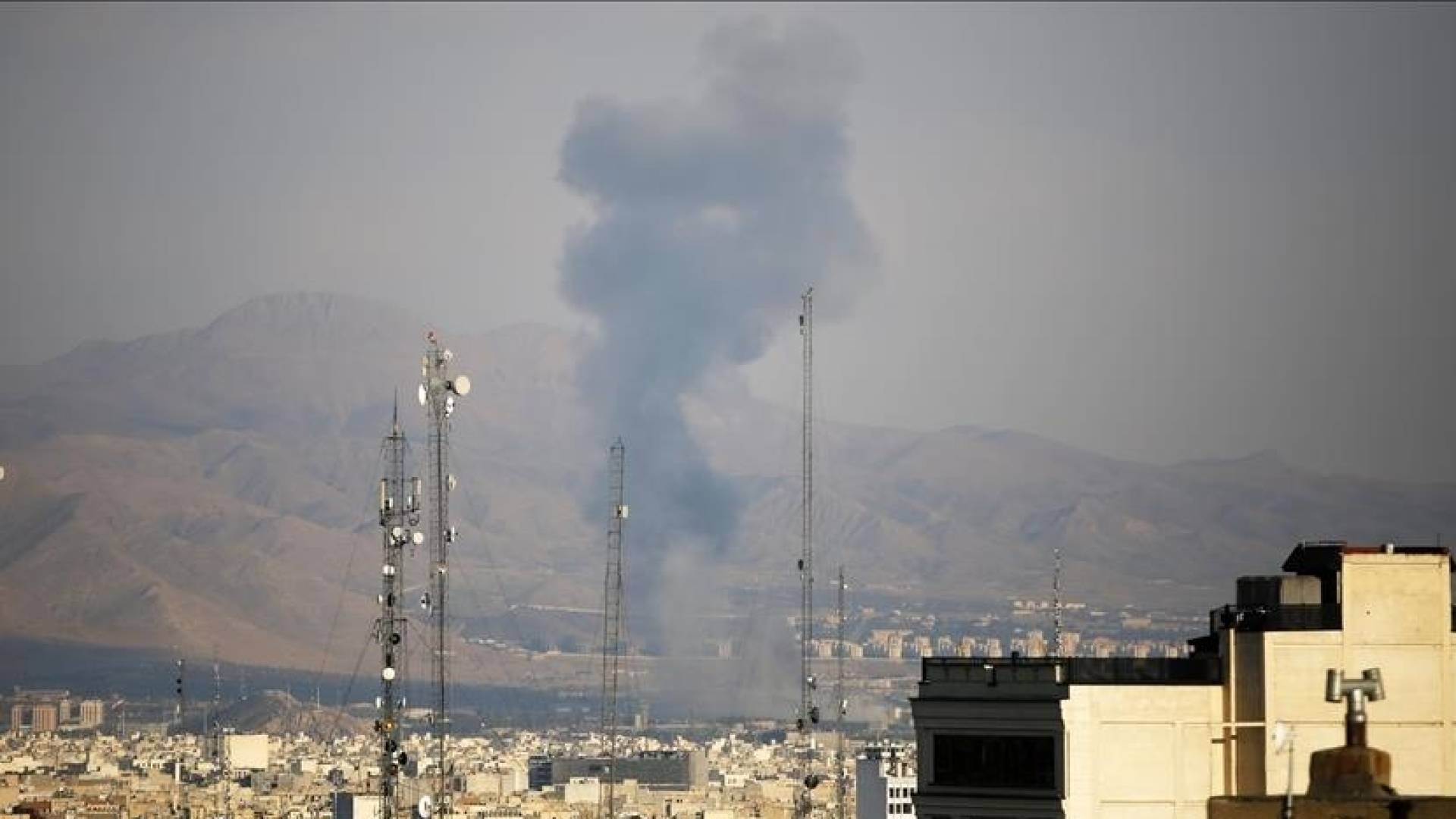 جيش الاحتلال يزعم استهداف منشآت لإنتاج الصواريخ في مجمع ماهشهر بإيران