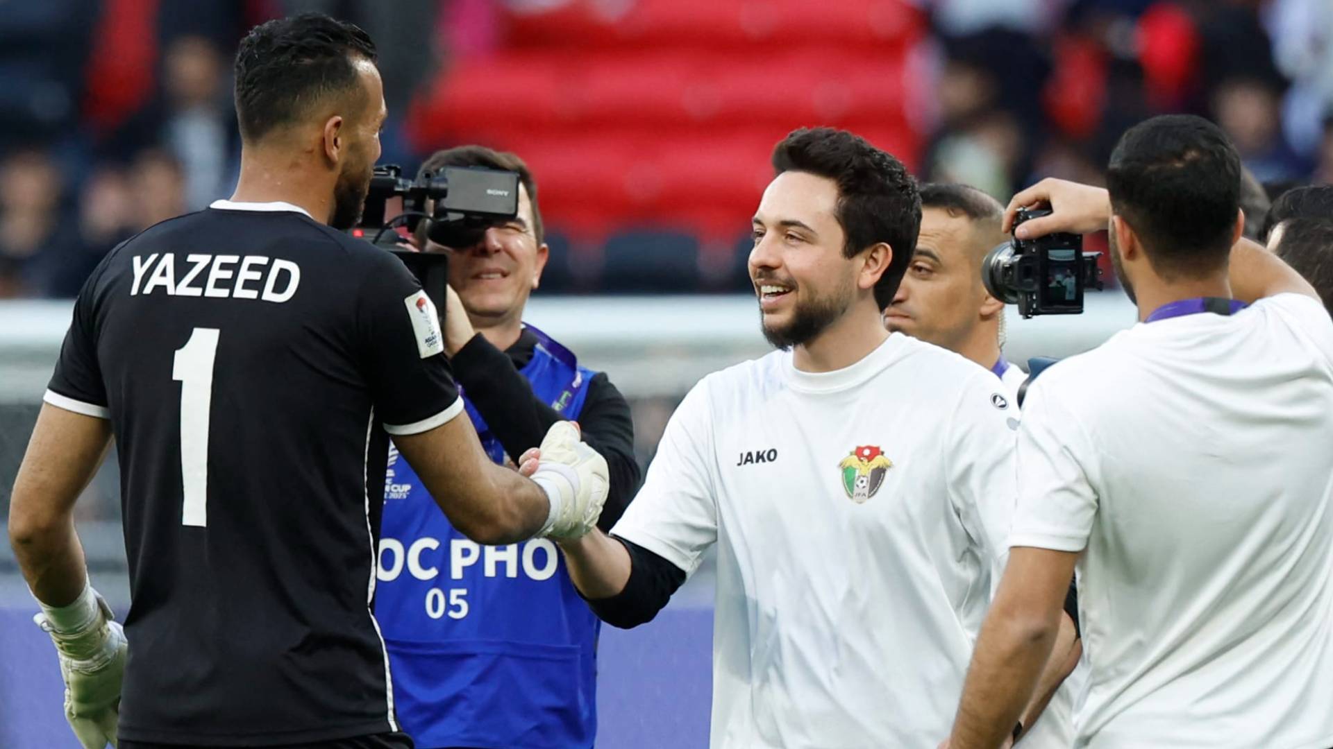 ولي العهد يعيد نشر مقطع فيديو يظهر تواجده مع بعثة المنتخب الوطني في سان دييغو