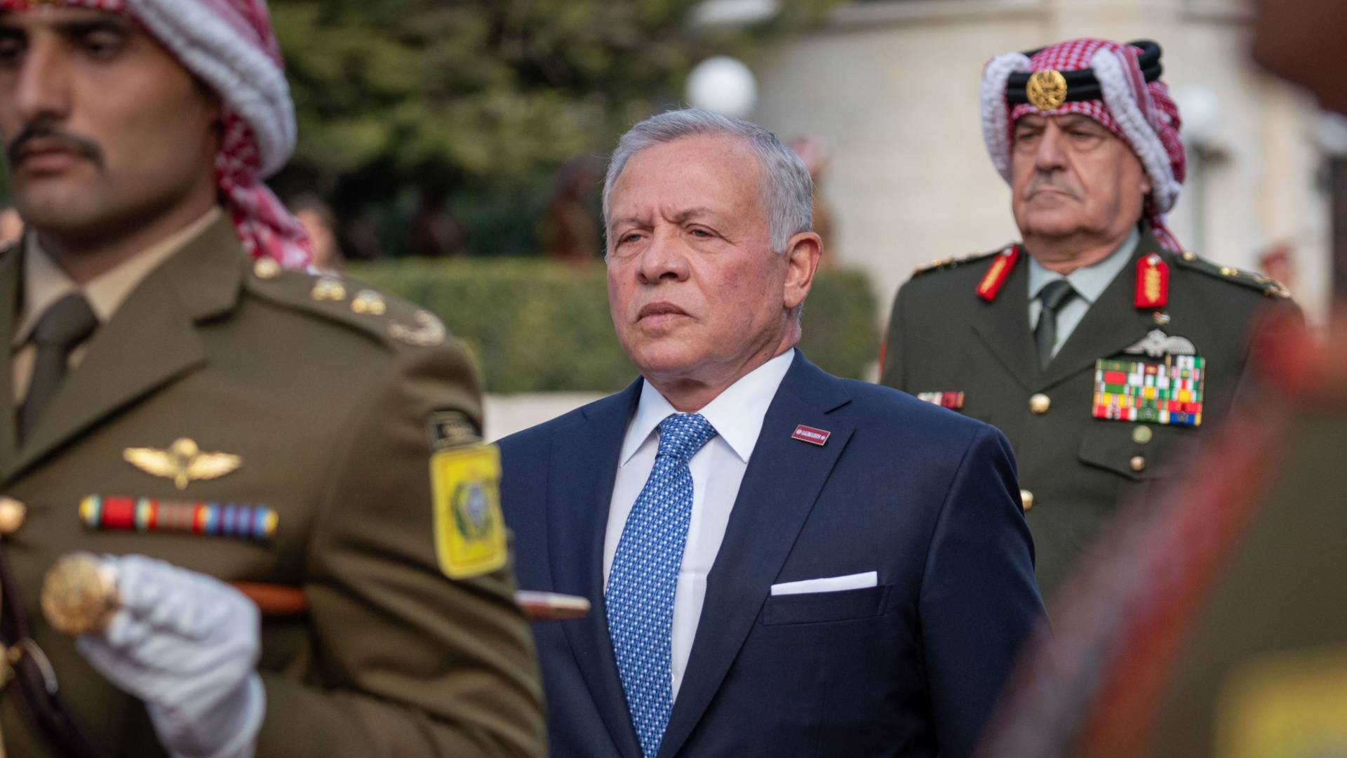 الأردنيون يحيون الذكرى السابعة والعشرين لجلوس جلالة الملك عبدالله الثاني على العرش