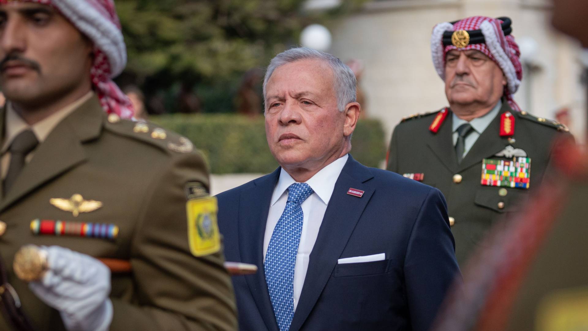 الملك يتلقى برقيات تهنئة بعيد الجلوس وذكرى الثورة العربية ويوم الجيش