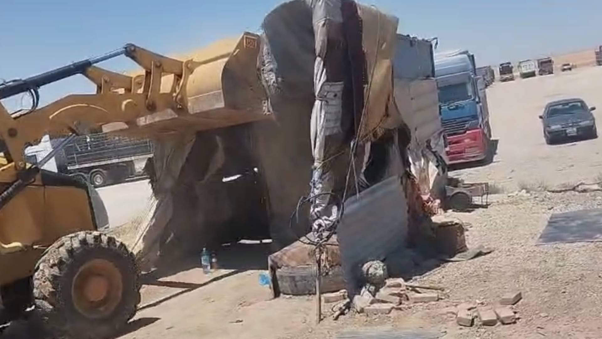 وزارة المياه والري تواصل حملتها لإزالة الاعتداءات على الخطوط الرئيسية في القطرانة