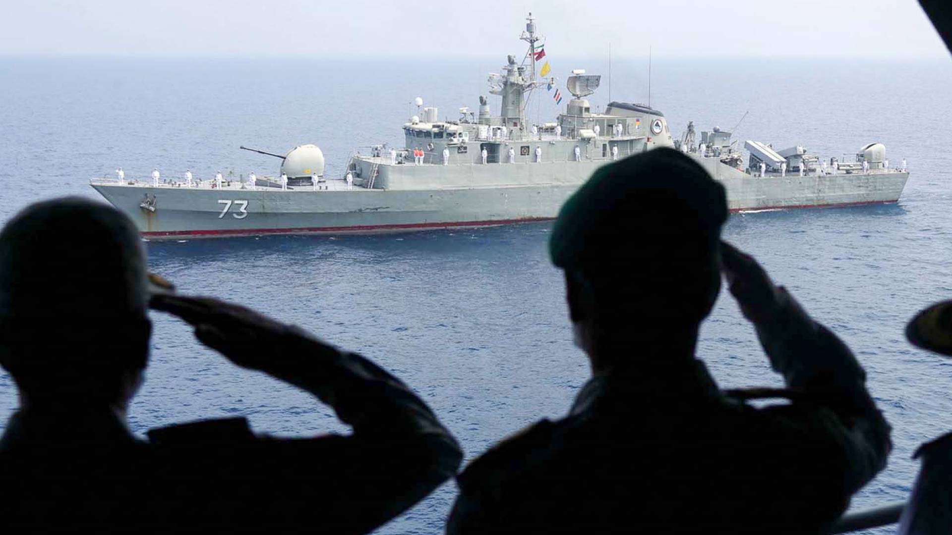بحرية الحرس الثوري: انفجارات سيريك ناتجة عن التصدي لسفينة حاولت عبور هرمز.. وسنتعامل بحزم شديد