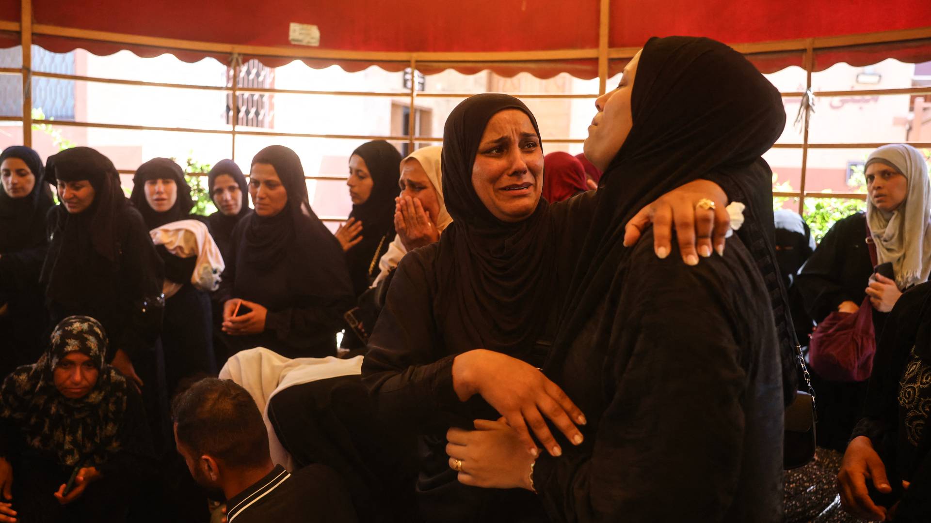 مراسل "رؤيا": استشهاد 3 فلسطينيين في قصف مسيرة "إسرائيلية" وسط قطاع غزة