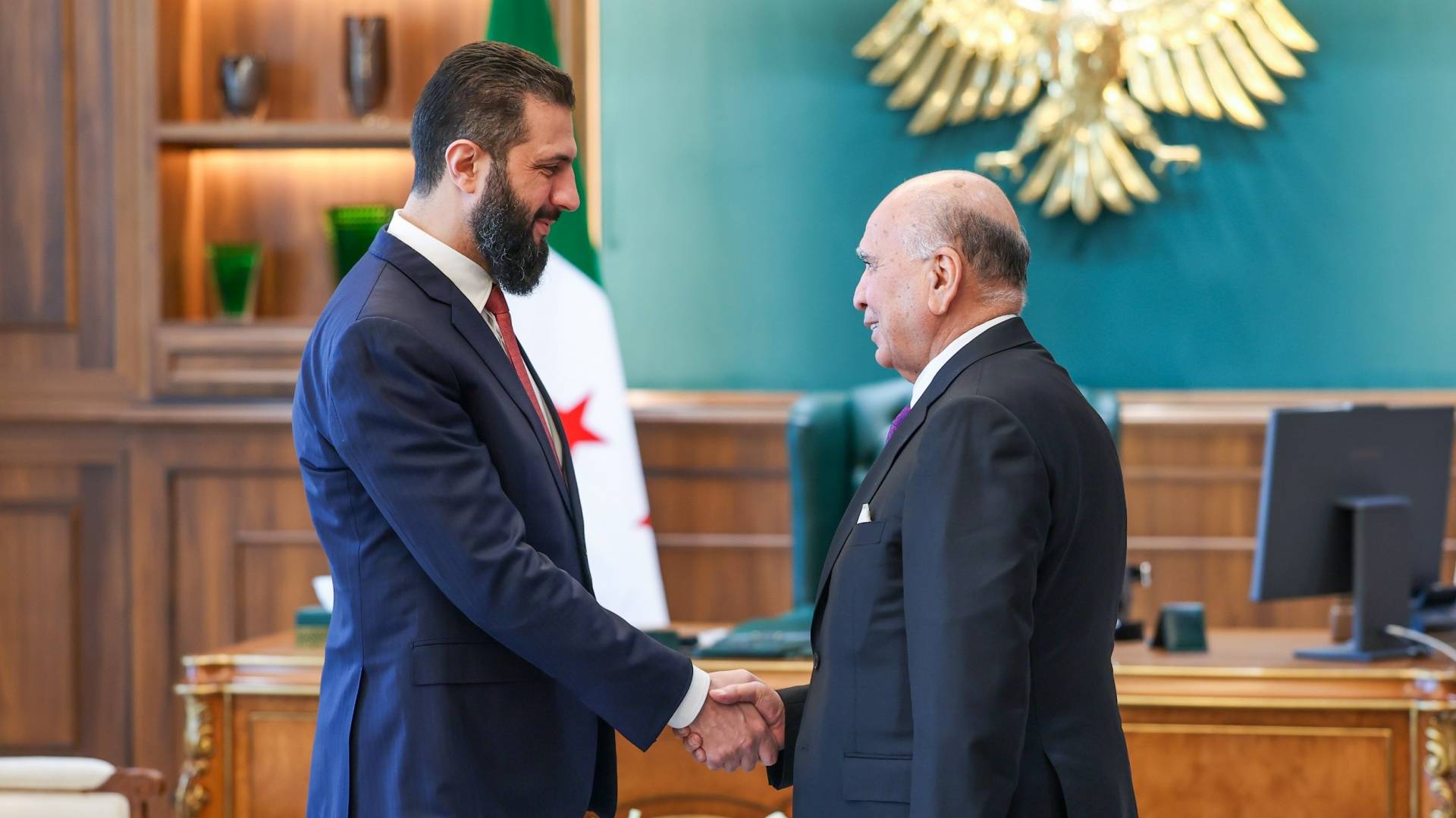 الرئيس السوري أحمد الشرع يستقبل وزير الخارجية العراقي فؤاد حسين في دمشق