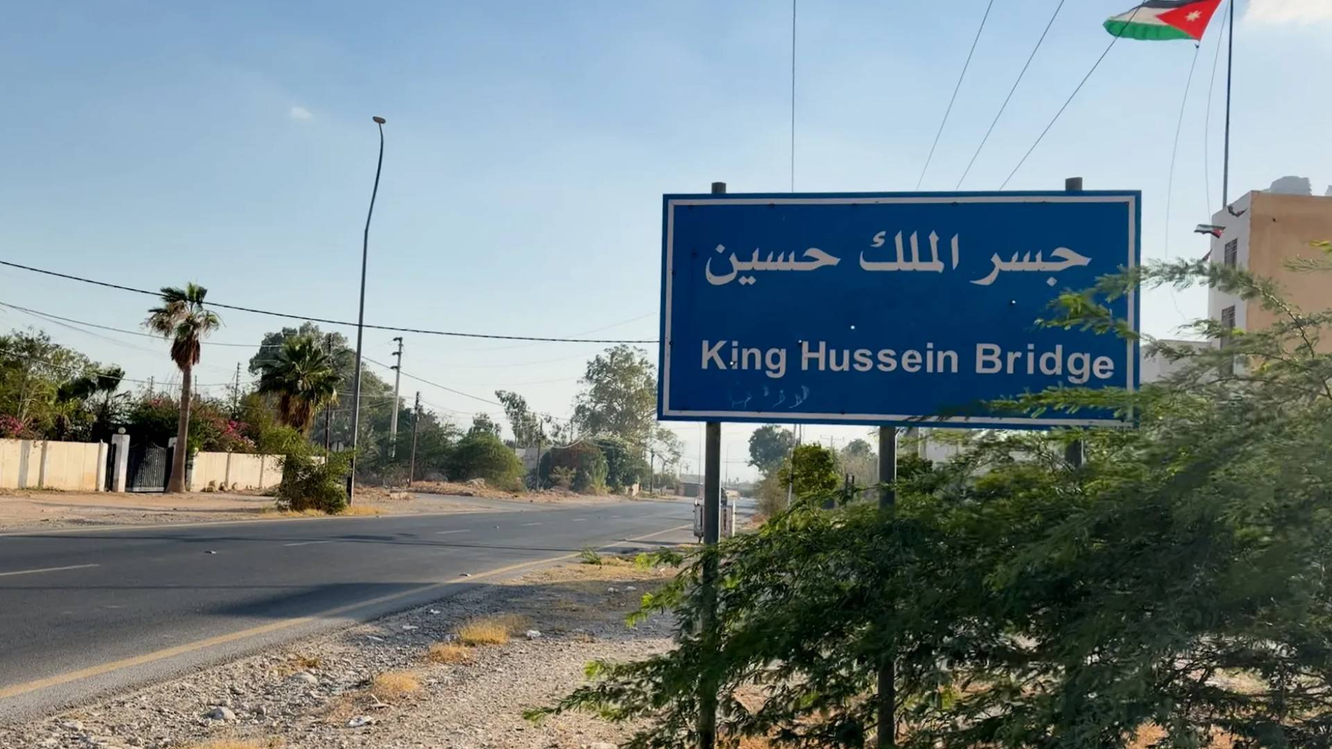 " أبوطير" يكتب: الداخلية تقر إجراءات مشددة بجسر الملك حسين وتضبط سماسرة لبيع التذاكر بالسوق السوداء
