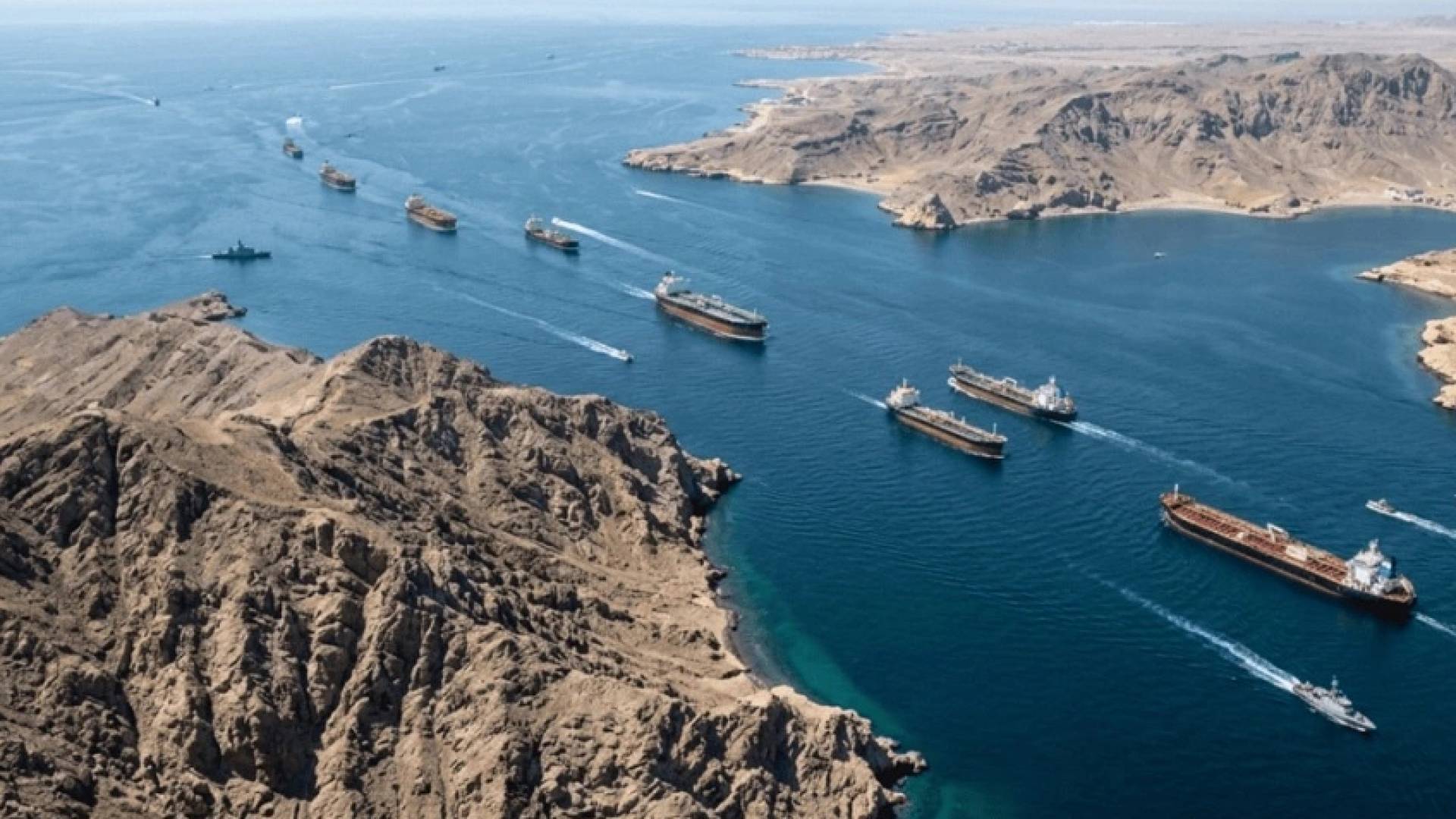 نيويورك تايمز: تحركات دولية عبر مسقط لإيجاد حلول لأزمة مضيق هرمز بعد الحرب