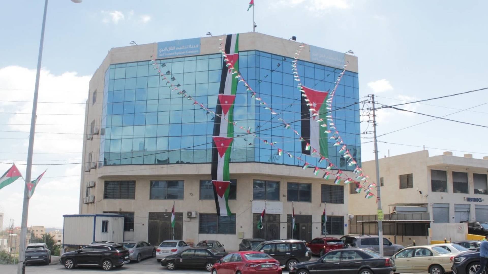 النقل البري تبحث آليات إطلاق مشروع "النقل المنتظم" على خط (إربد – الزرقاء)