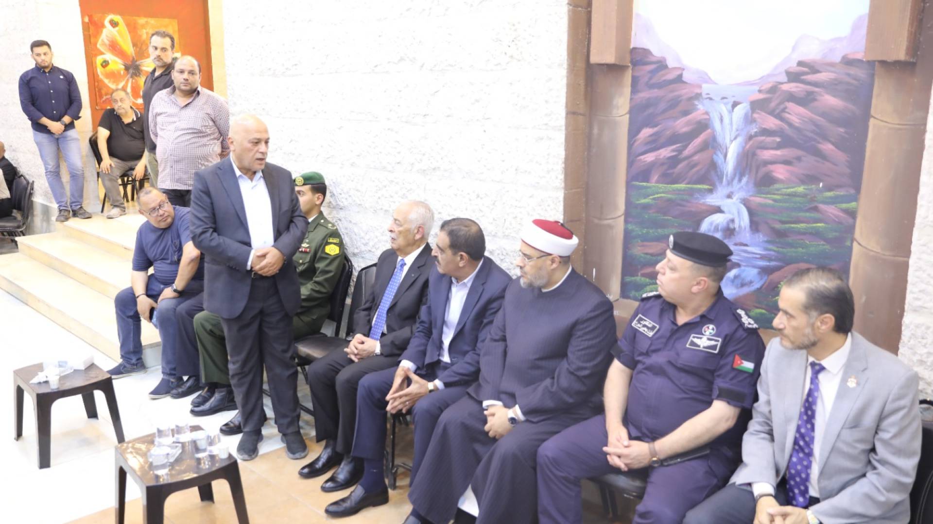 مندوبا عن الملك وولي العهد.. العيسوي يعزي أبو عيد وشختور