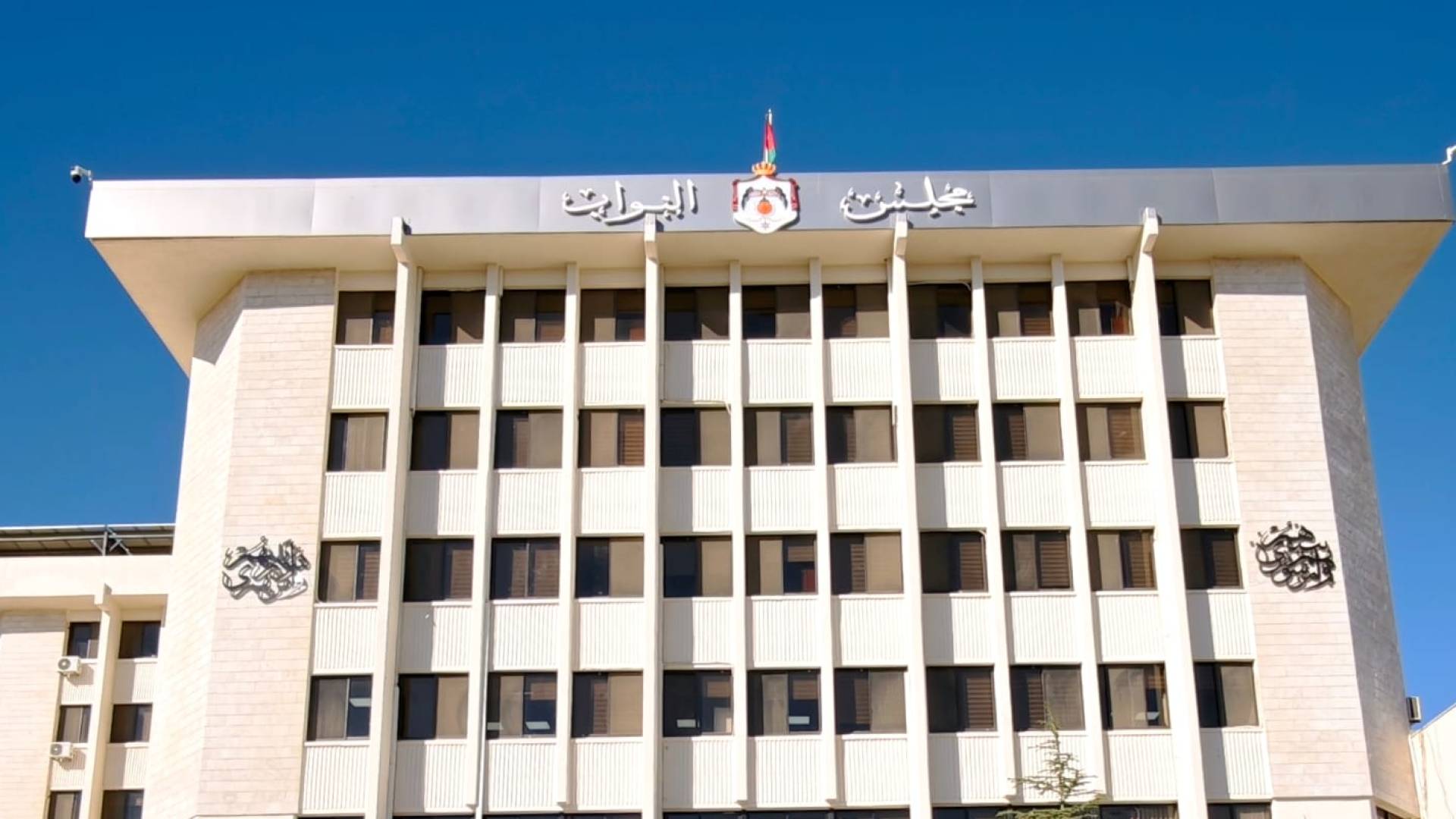 "إعلام النواب" تدعو وسائل الإعلام الراغبة بتغطية نشاطات المجلس إلى التقدم للحصول على تصاريح الدخول
