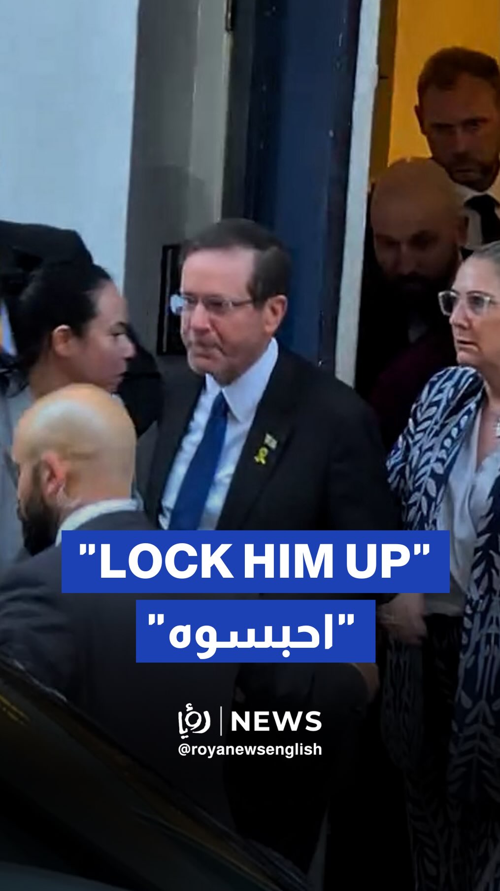 ‘Israeli’ president leaving meeting with UK PM to crowd chanting “lock him up”