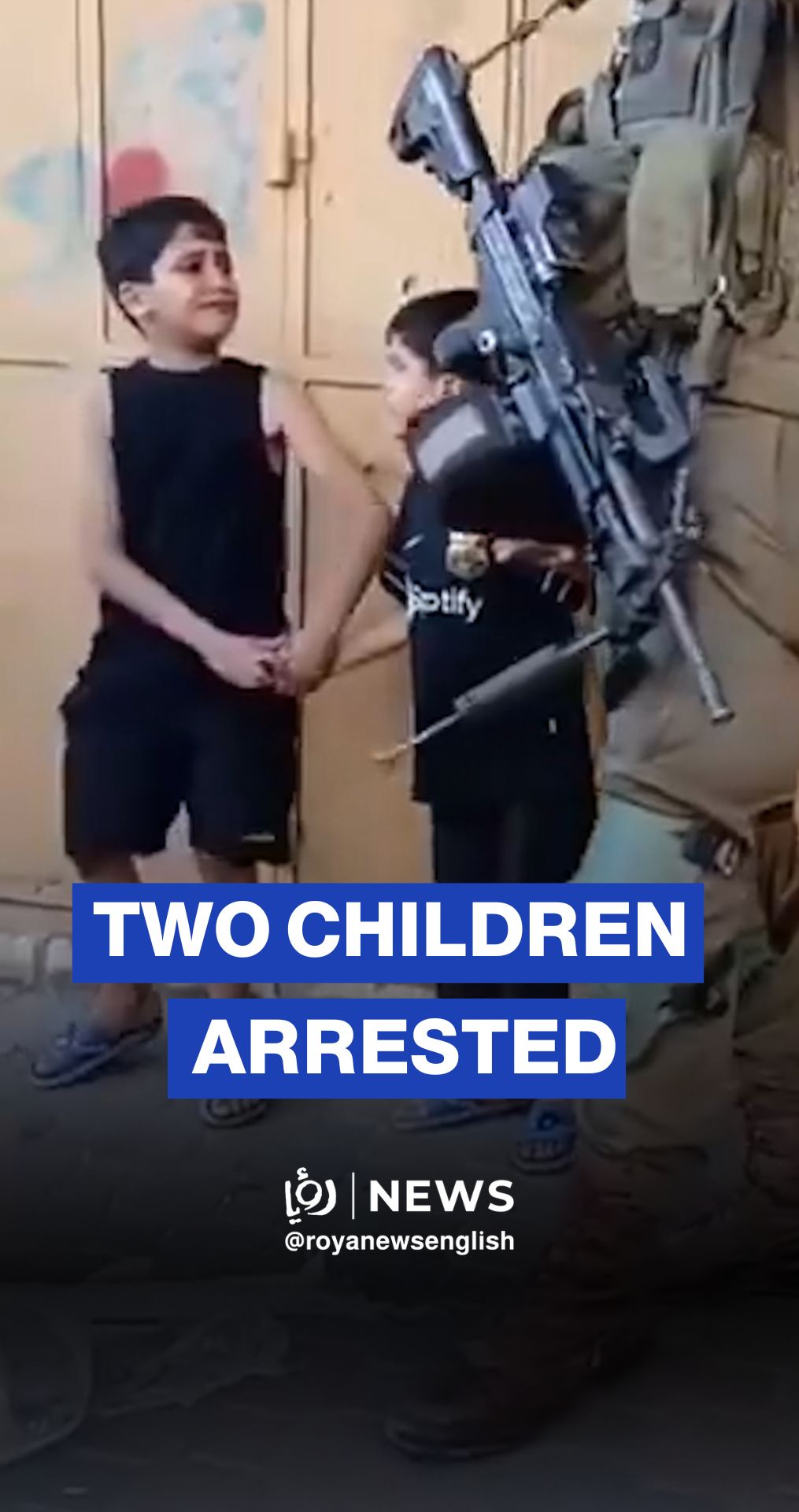 ‘Israeli’ forces arrest two Palestinian children in Hebron, accusing them of being spies