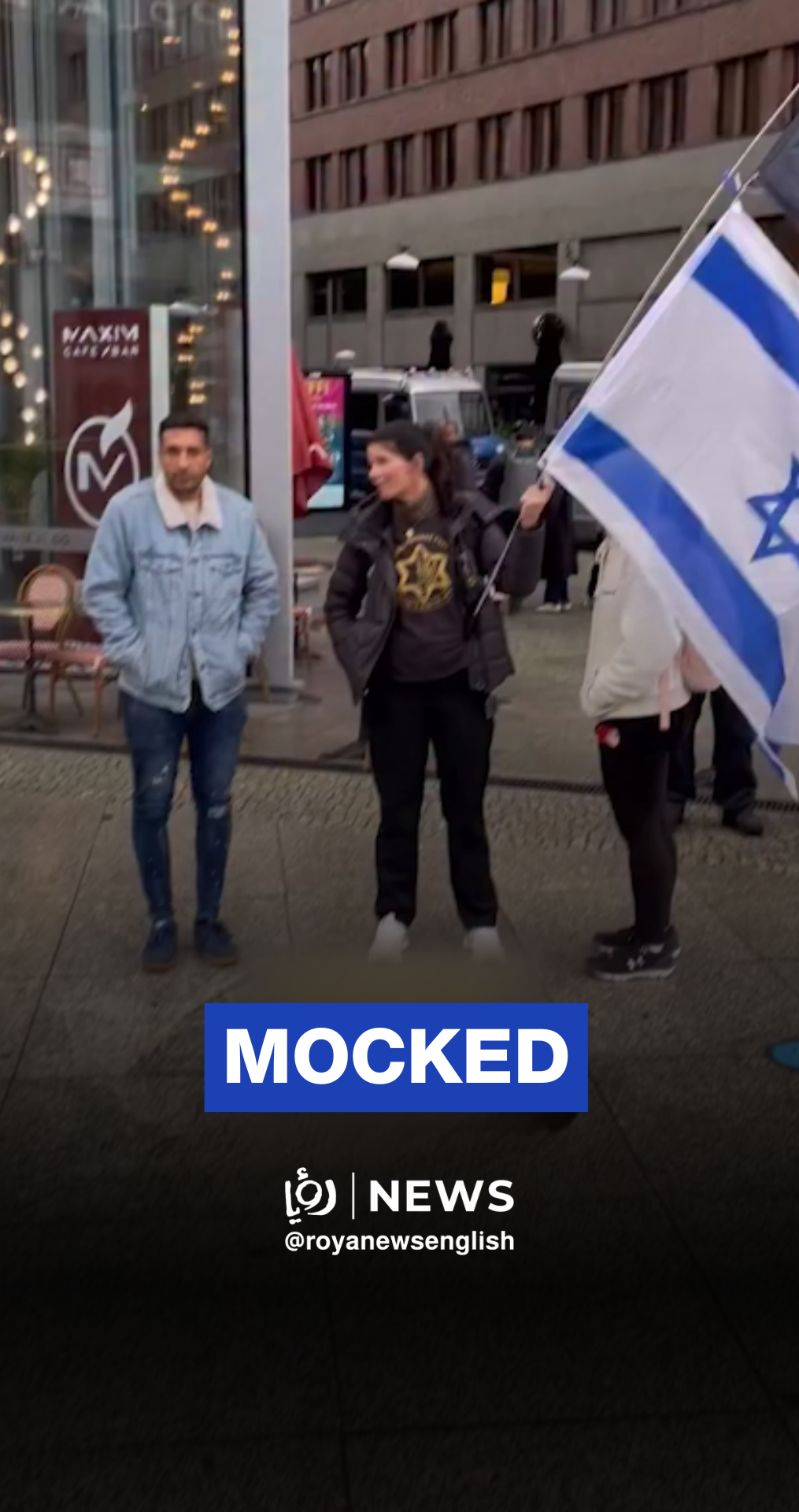 Berlin pedestrians ridicule pro-‘Israel’ supporter
