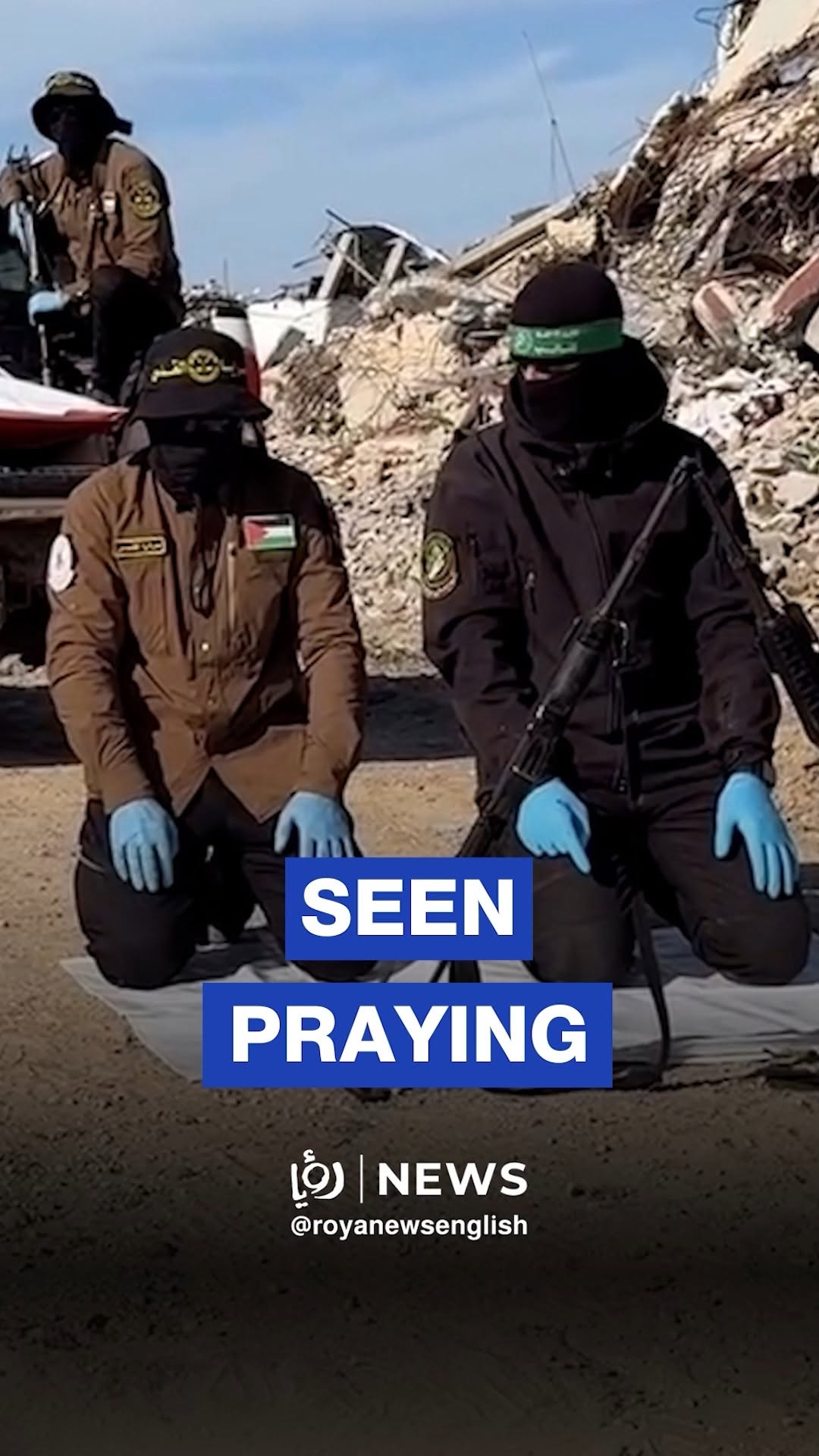 Palestinian fighters seen praying during handover of ‘Israeli’ captive body