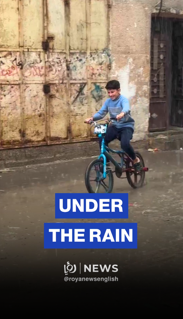 Gaza children run for cover as heavy rain hits tents
