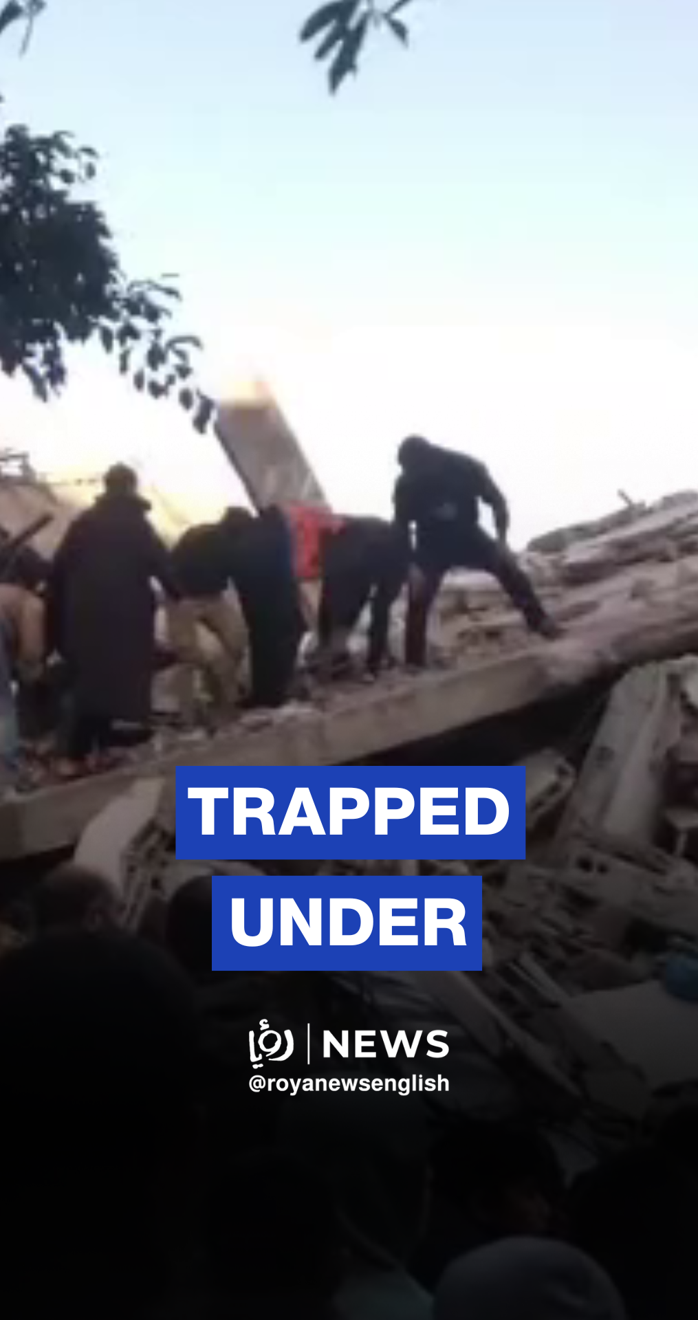 Gaza home collapses in Maghazi camp, leaving many injured