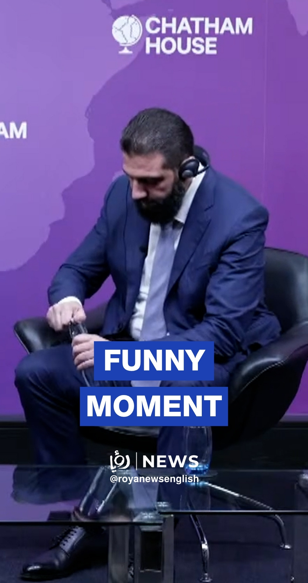 Al-Sharaa fumbles with water bottle at Chatham House