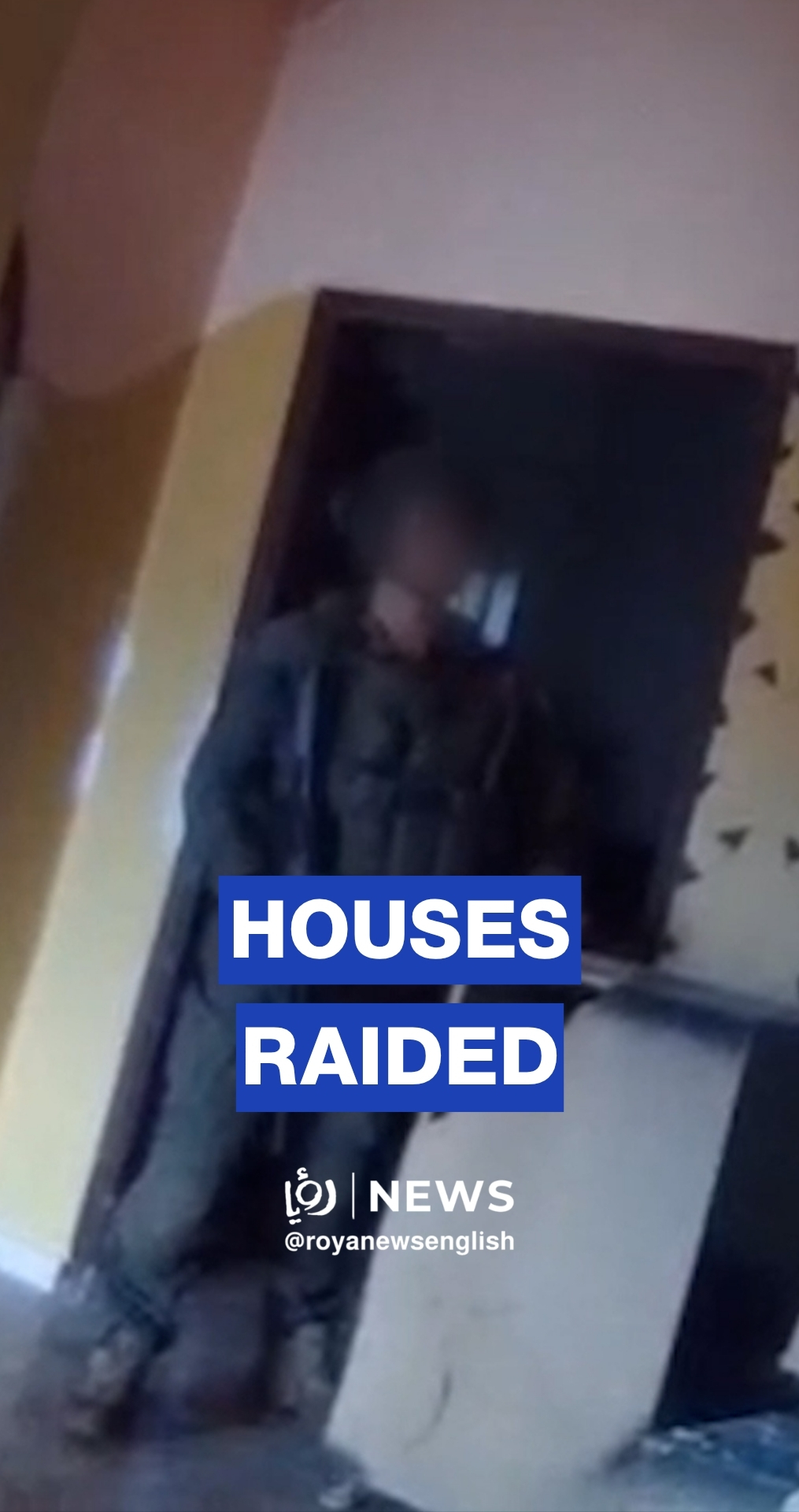 'Israel' raids houses in Lebanon