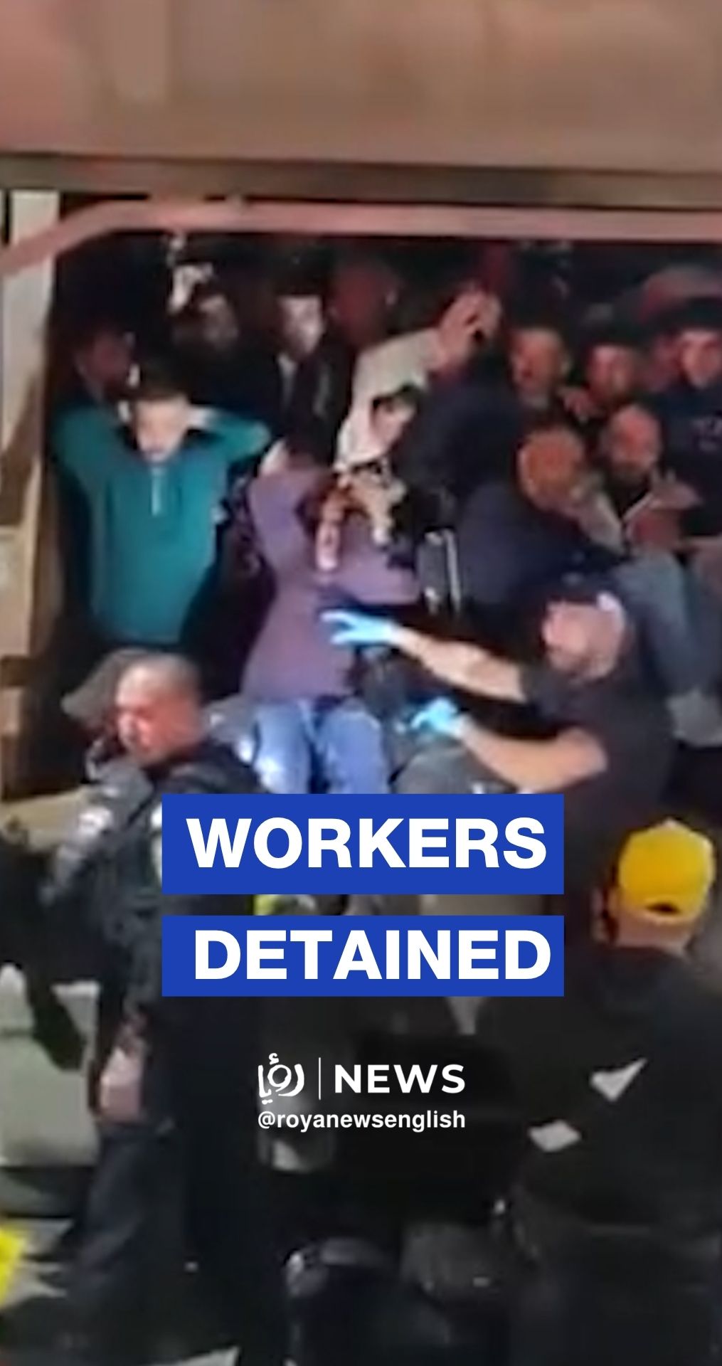 'Israeli' forces stop waste truck, detain 40 Palestinian workers at checkpoint