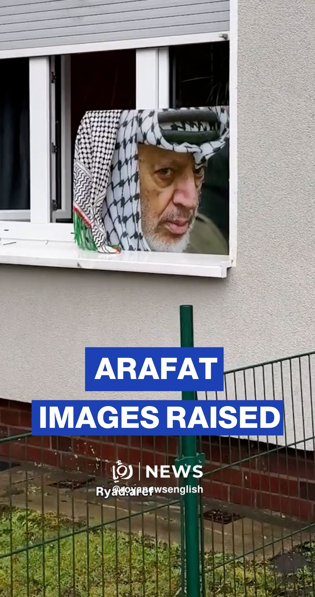 Berlin protesters display images of Yasser Arafat during rally