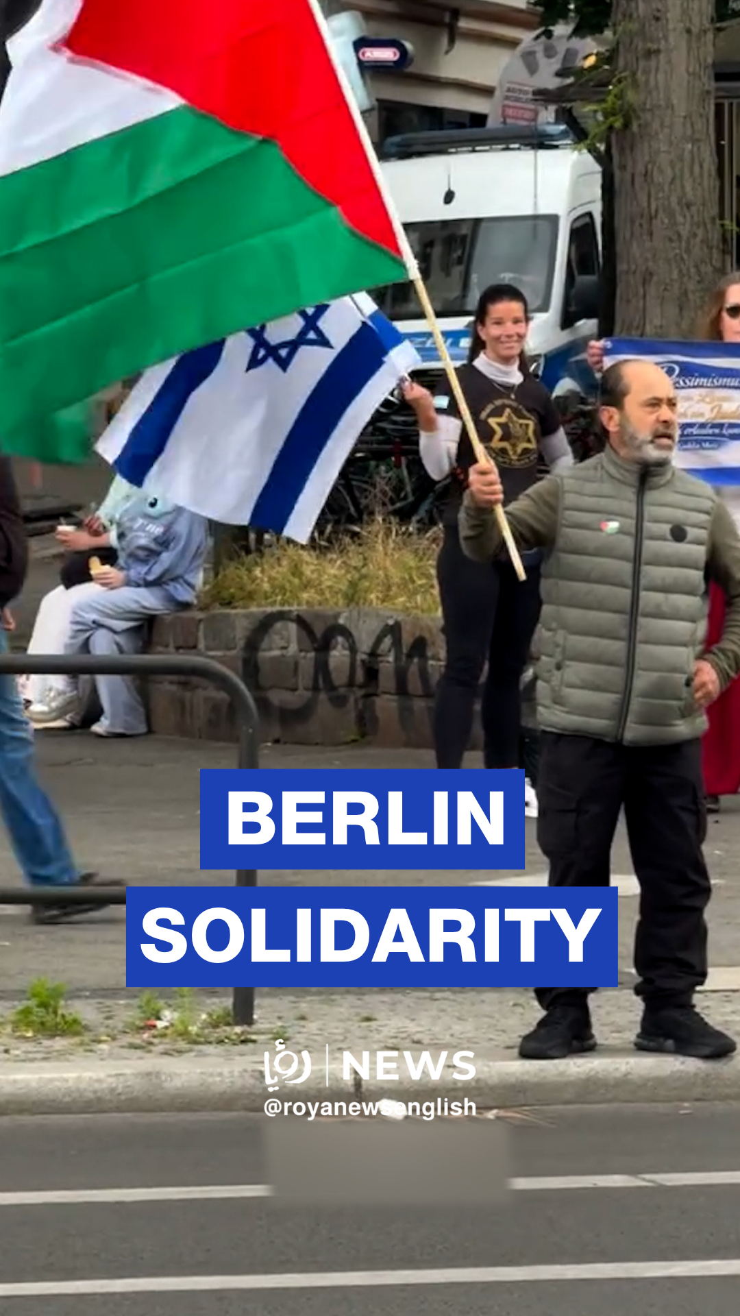 Palestinian flag stands firm amid pro-'Israeli' rally in Berlin
