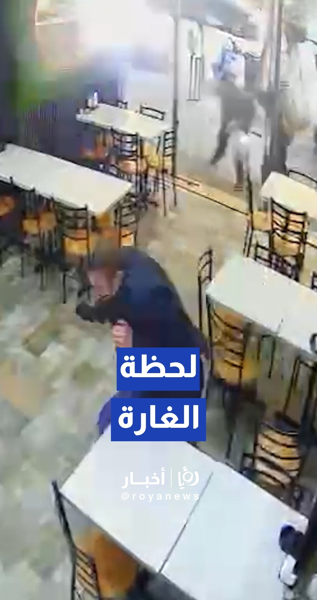 كاميرا مراقبة توثق لحظة شن "إسرائيل" غارة جوية على منطقة كورنيش المزرعة في بيروت