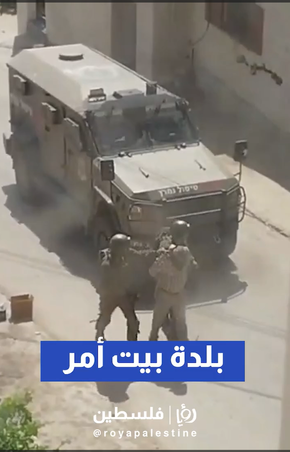 جيش الاحتلال يقتحم بلدية بيت امر ويعتقل فلسطينيا