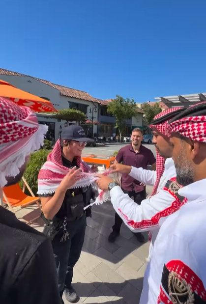 لقطات عفوية لمشجعي الأردن في أمريكا يمازحون الشرطة تشعل منصات التواصل